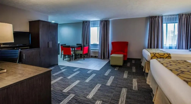 Четырёхместный люкс Baymont by Wyndham Traverse City