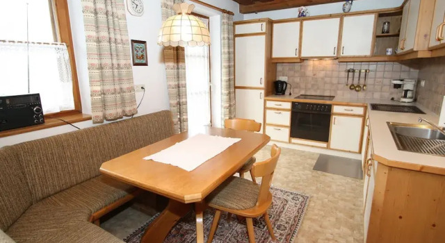 Vintage Apartment in Stuhlfelden With Balcony, Réserver Appartement Stuhlfelden Pinzgau