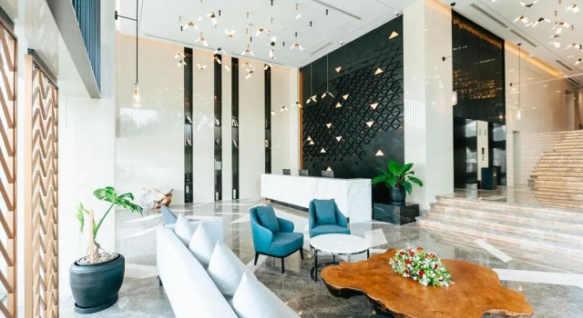 Ease Hotel