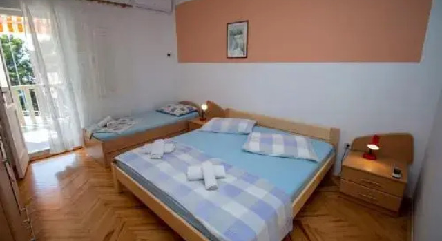 Apartments Fortuna A3 2 Br Apts, Rezerwuj Apartament Hotele w Split-Dalmatia County z parkingiem, Parking