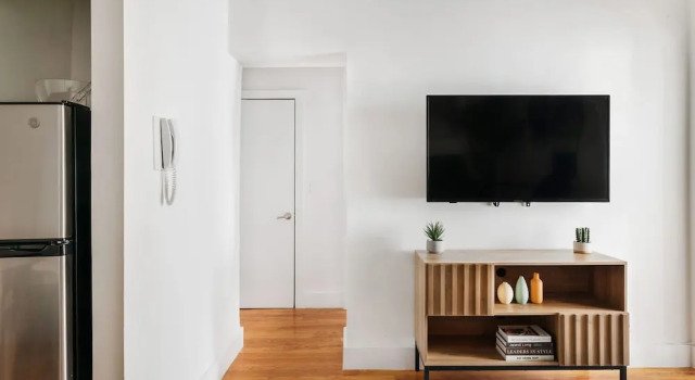 444-4e Contemporary 2BR in Hell s Kitchen, Забронировать Апартаменты/квартира Апартаменты Нью-Йорка, рядом с Театр имени Эля Гиршфельда, Апартаменты/квартира