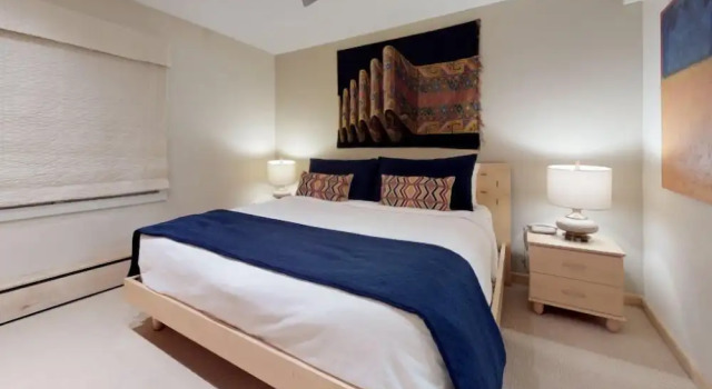 1 Bedroom Boutique Resort Condo With Hot Tub Access and Within Walking Distance to the Eagle Bahn Gondola, Забронировать Курортный отель Отели Вейл с завтраком, Завтраки