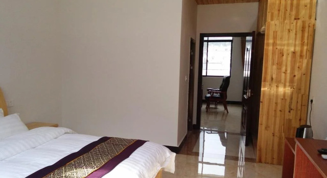 Wuyuan Kangyue Hotel, Rezerwuj Hotel Hotele w Shangrao z parkingiem, Parking