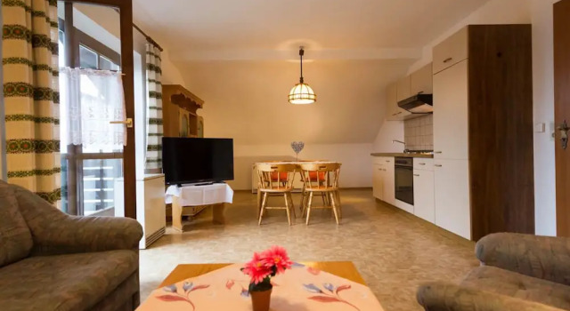 Apartment With Balcony and Oven, at a Nature Reserve Area, Prenota Appartamento Appartamenti a Baviera, Appartamento