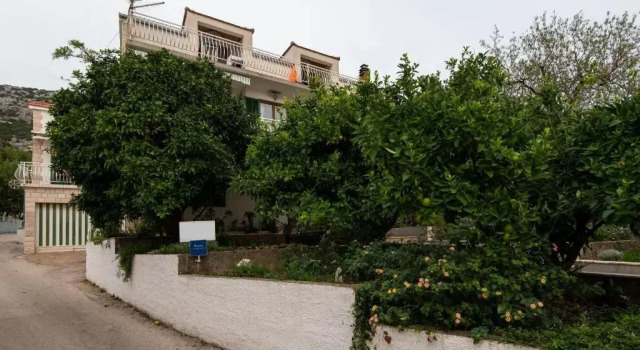 Apartments Sugor-70m from sea
