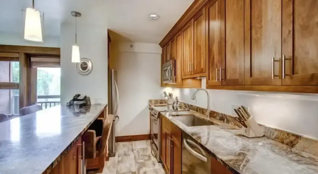Luxury Ski In, Ski Out 1 Bedroom Mountain Residence In The Heart Of Lionshead Village With Heated Slope Side Pool And Hot Tub, Забронировать Апарт-отель Отели Вейл с парковкой, Парковка