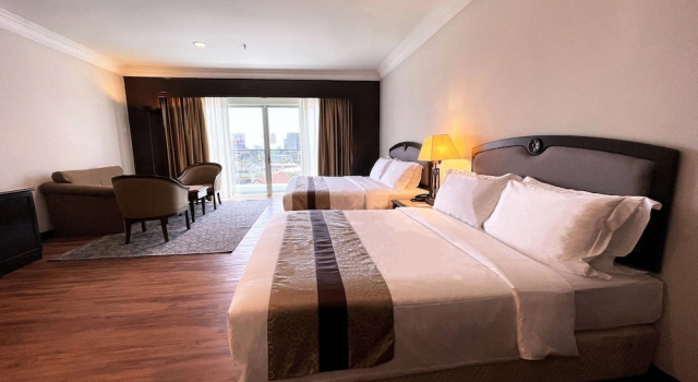 Четырёхместный семейный номер Deluxe с балконом Grand Darul Makmur Hotel Kuantan