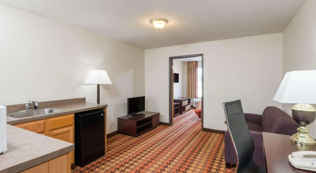 Двухместный люкс c 1 комнатой Super 8 by Wyndham Cloverdale IN