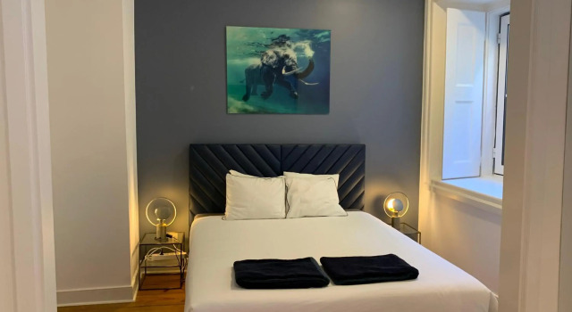 Spacious 1 bedroom apartment with a Parking Spot in Chiado, Забронировать Апартаменты/квартира Отели Лиссабона с парковкой, рядом с Money Museum, Парковка