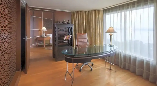 Двухместный люкс Executive Lounge Access c 1 комнатой с видом на озеро Hyderabad Marriott Hotel & Convention Centre