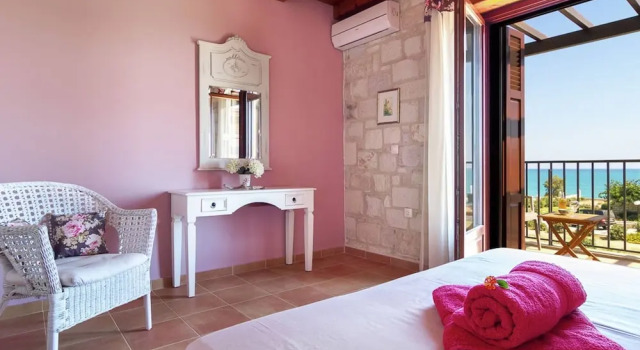 Villa in Kamisiana With Private Pool & Beach