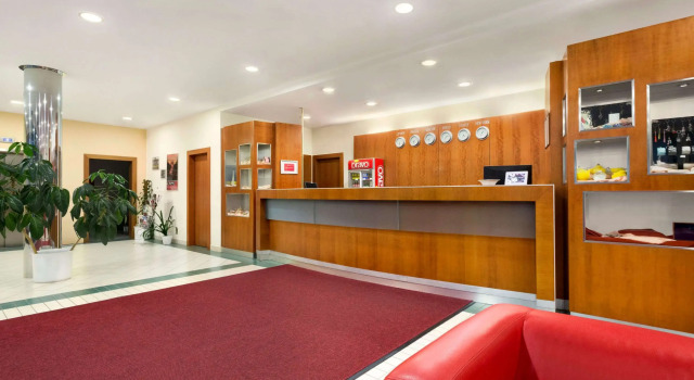 Ramada by Wyndham Airport Prague, Rezervovat Hotel 4hvězdičkové hotely v Praha, 4*