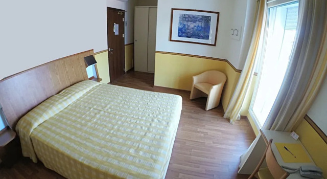 Полулюкс с балконом Hotel Romeo