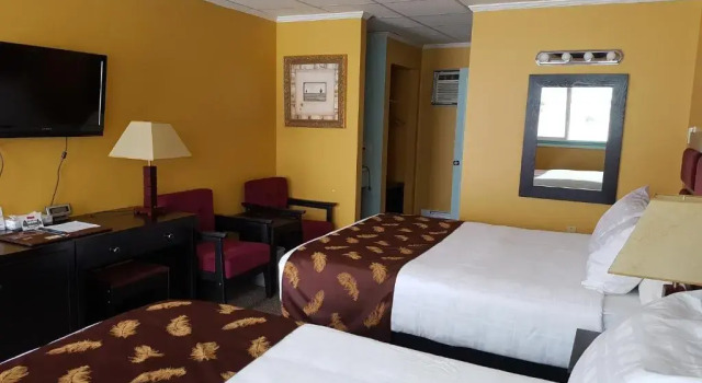 Четырёхместный номер Standard Alpine Inn & Suites