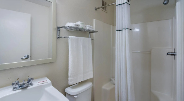 Четырёхместная студия Suburban Studios Winston Salem-University Parkway