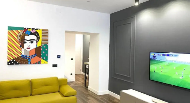 Полулюкс MONI Downtown Luxury Apartments