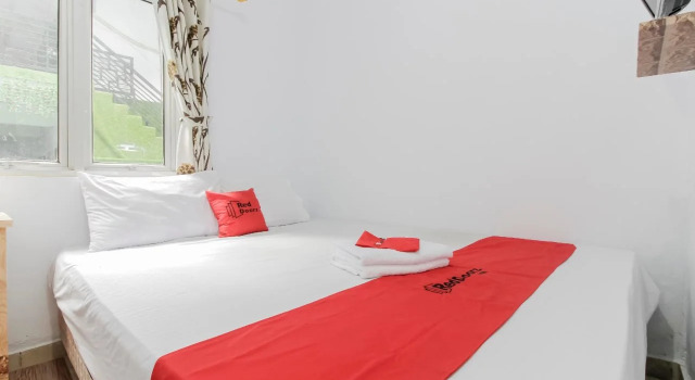 RedDoorz Plus near Budi Luhur University Jakarta, Prenota Hotel Hotel a Tangerang con parcheggio, Parcheggio