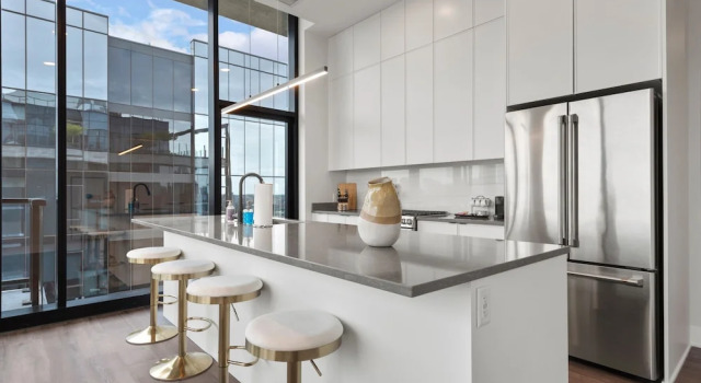 Апартаменты Fulton Market Penthouse 4BR Family Fun Views