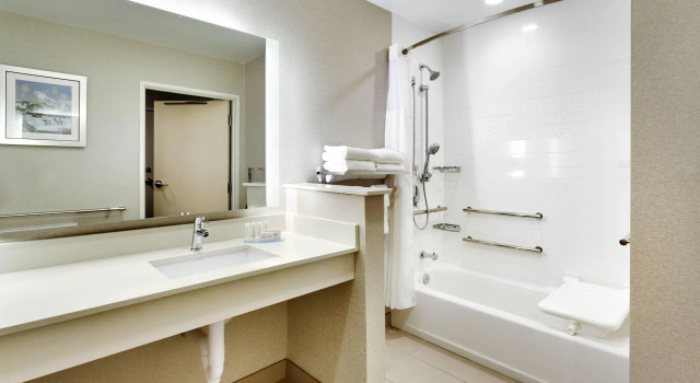 Четырёхместный номер Standard Fairfield Inn & Suites by Marriott Springfield North