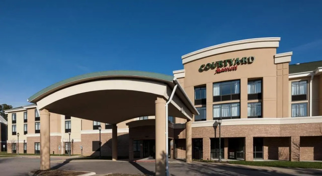Courtyard Suffolk Chesapeake, Varaa Hotelli Suffolk Virginia