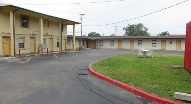 Travel Inn & Suites, Book Mini-hotel El Campo Houston
