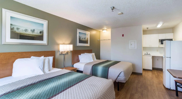 HomeTowne Studios Nashville - Airport/ Briley Pkwy, Prenota Hotel Hotel a Tennessee con parcheggio, Parcheggio