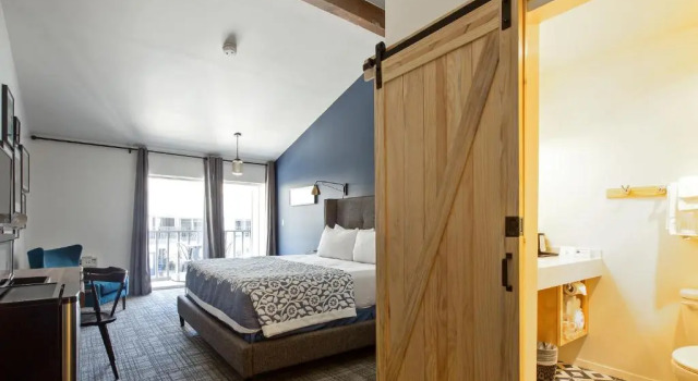 Номер Standard с балконом Sideways Inn