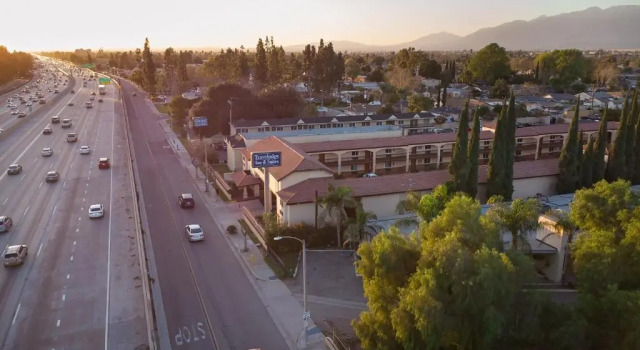 Travelodge Inn & Suites by Wyndham West Covina, Забронировать Мини-отель Уэст-Ковина Большой Лос-Анджелес