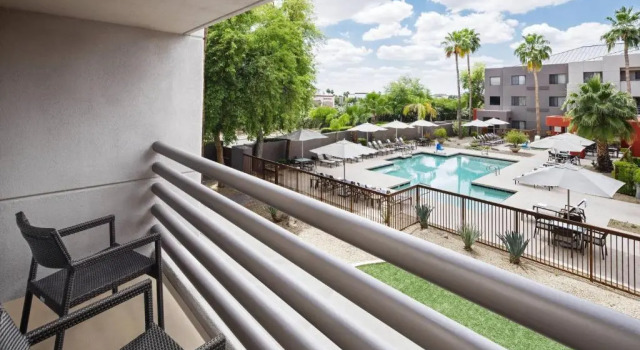 Номер Standard с видом на бассейн Courtyard Scottsdale North