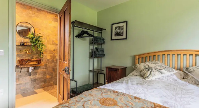 Self-contained Cosy one Bedroom Holiday Barn, 예약 휴가용 주택 Cowbridge 