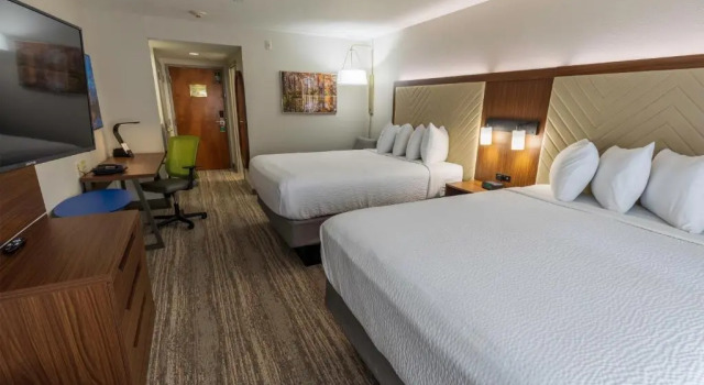 Четырёхместный номер Standard Wingate by Wyndham Lafayette Airport