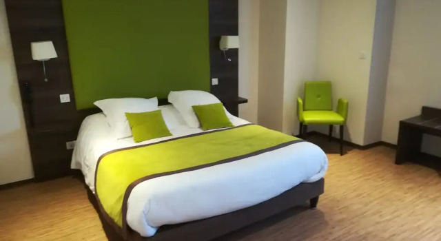 Номер Comfort Logis Hotel du Parc-Restaurant - Le Rouget de Lisle