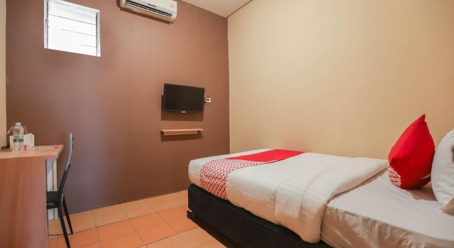 OYO 298 Gemilang Guesthouse, Prenota Hotel Tangerang Banten