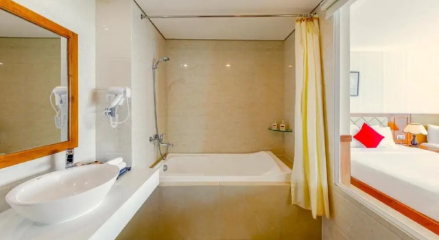 Семейный номер Standard с видом на океан Serene Beach Hotel Danang