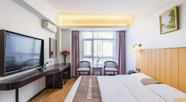 Четырёхместный семейный люкс China Electronics Huajing Business Hotel