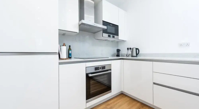 Апартаменты Modern Kingston Home Close to Hampton Court Palace by Underthedoormat