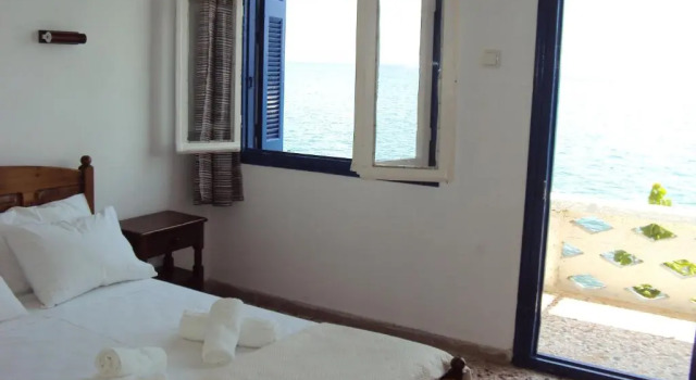 Chrisopetro, Book Hotel Marathokampos Samos