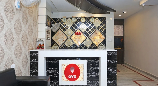 OYO 10338 Hotel Aadesh Palace, Забронировать Отель Варанаси штат Уттар-Прадеш
