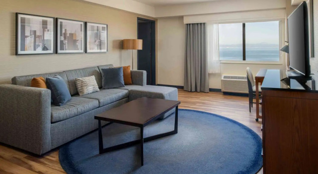 Двухместный люкс DoubleTree by Hilton San Francisco Airport