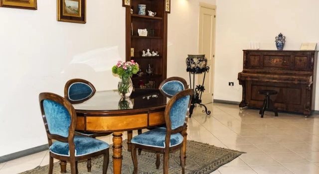 Charming apartment, Забронировать Апартаменты/квартира Неаполь - исторический центр Неаполь, рядом с Церковь и монастырь Сан-Лоренцо-Маджоре