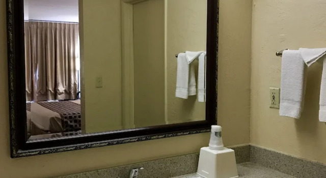 Четырёхместный номер Classic American Inn