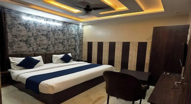 Номер Deluxe HOTEL KINGS PARADISE BANQUET & LAWN, Airport
