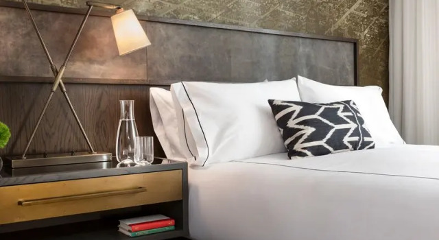 Четырёхместный номер Standard с видом на город Hotel Van Zandt
