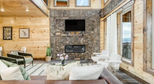 Duval by Avantstay 10min to DT Pigeon Forge w/ Indoor Pool, Hot Tub & Amazing Views!