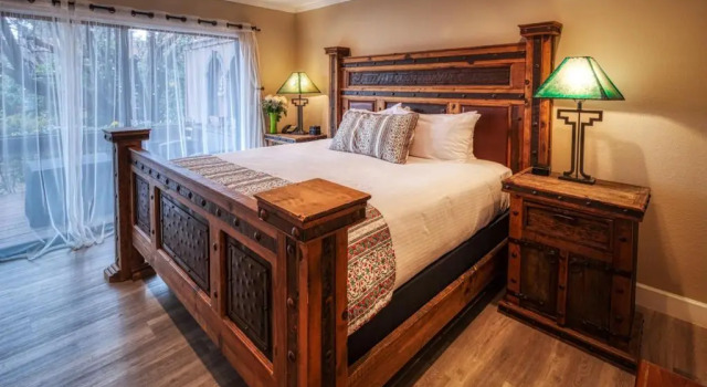Lantern Light Inn - Romantic Getaway