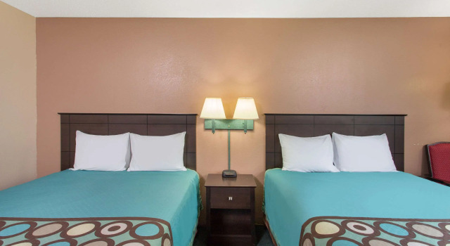 Super 8 by Wyndham Austin MN, Varaa Hotelli Hotellit Minnesota pysäköinnillä, Pysäköinti