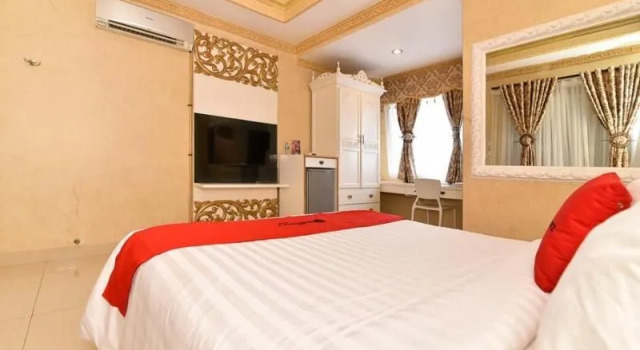 RedDoorz Plus near Discovery Shopping Mall Bali, Забронировать Отель Отели Куты с парковкой, рядом с Торговый центр Lippo Kuta, Парковка