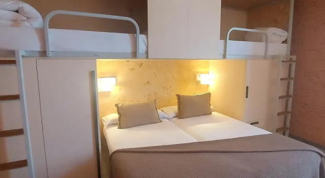 Четырёхместный номер Standard с балконом The Loft House Sevilla