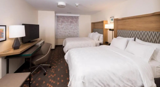 Двухместный номер Standard Holiday Inn Hotel & Suites Ann Arbor University of Michigan Area by IHG