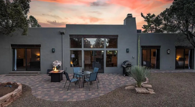 WEST SEDONA RETREAT w/ VIEWS of Coffee Pot Rock!, Забронировать Отель Запад 